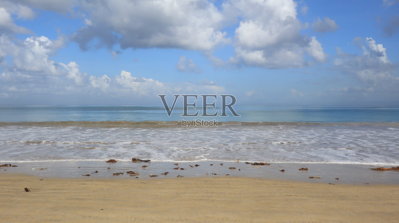 海滩巴厘岛，海滩日落与蓝天照片摄影图片