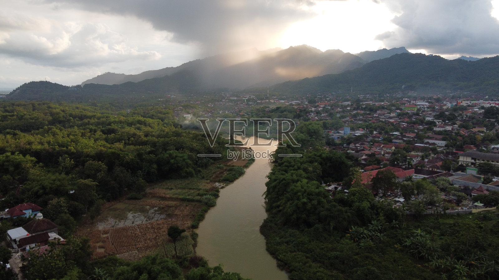 下午的山照片摄影图片