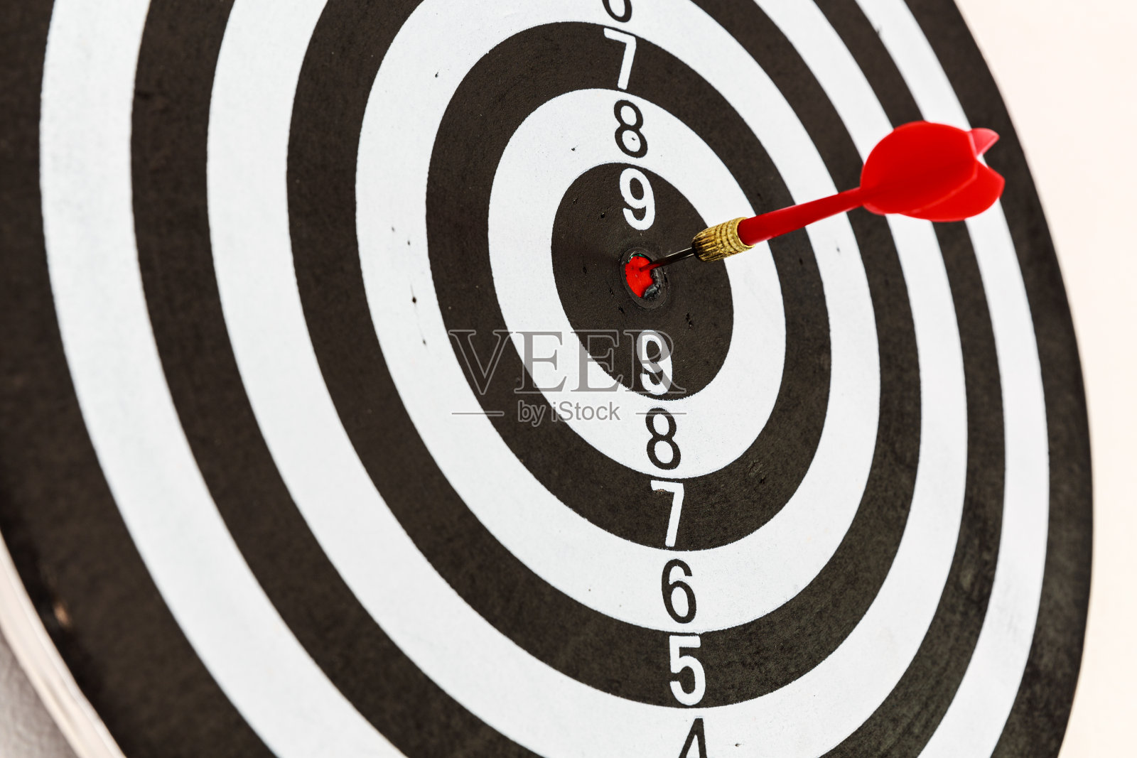 目标飞镖白色背景照片摄影图片