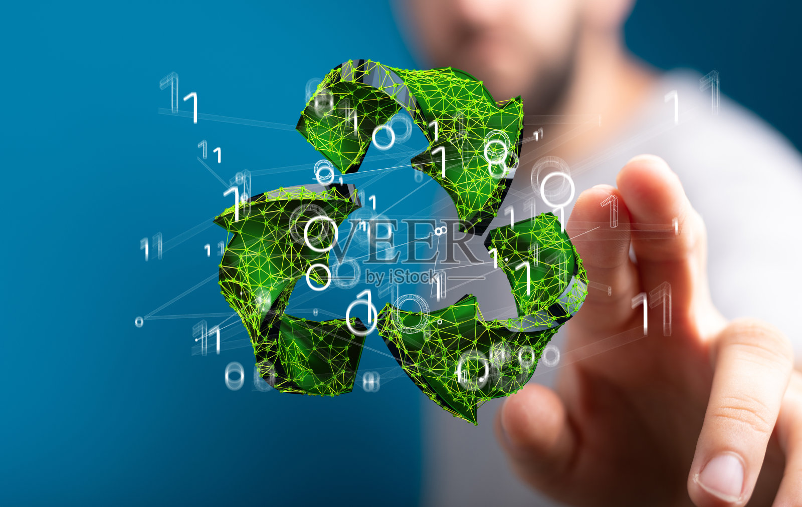 人呈现虚拟投影的回收符号照片摄影图片