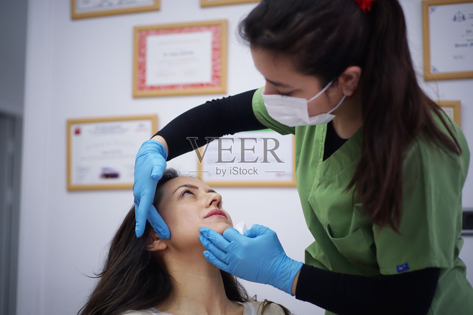 面部真皮美容，手术治疗照片摄影图片