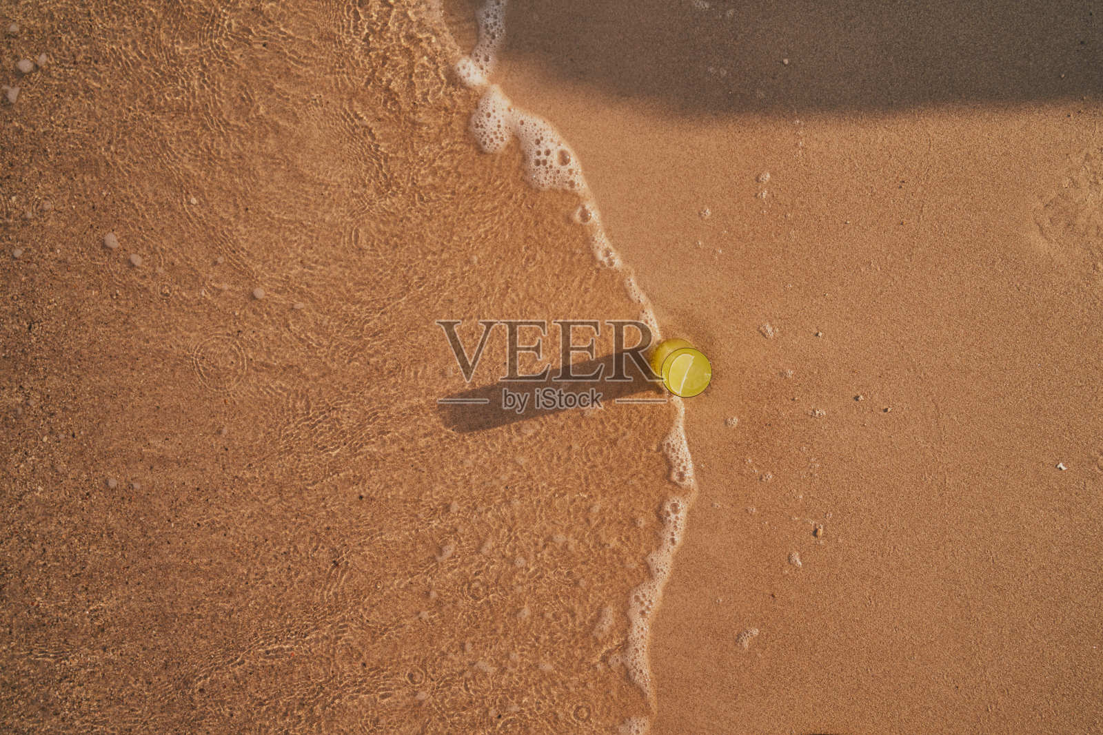 夏日主题饮料形象。照片摄影图片