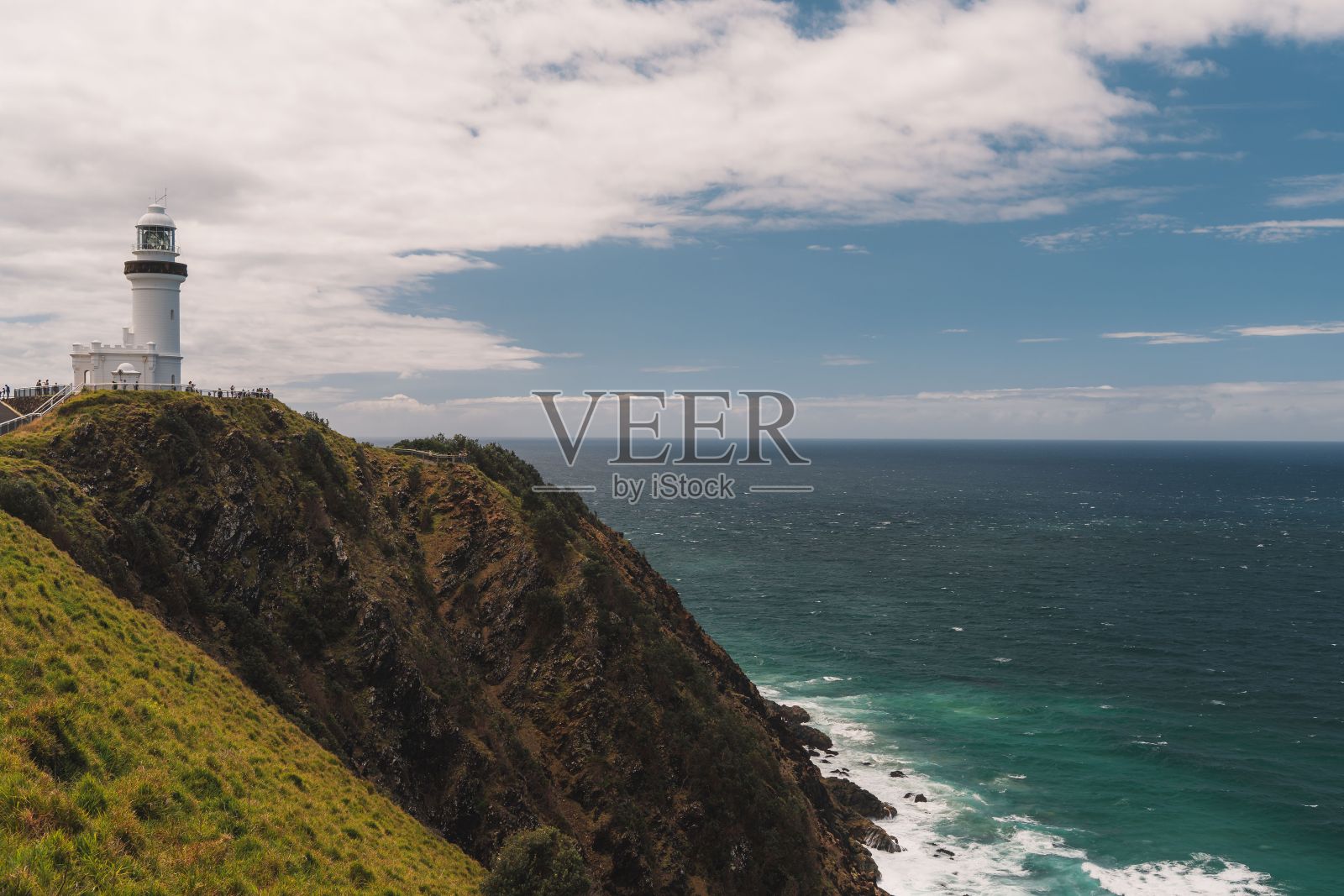 拜伦湾海岸的白色灯塔照片摄影图片