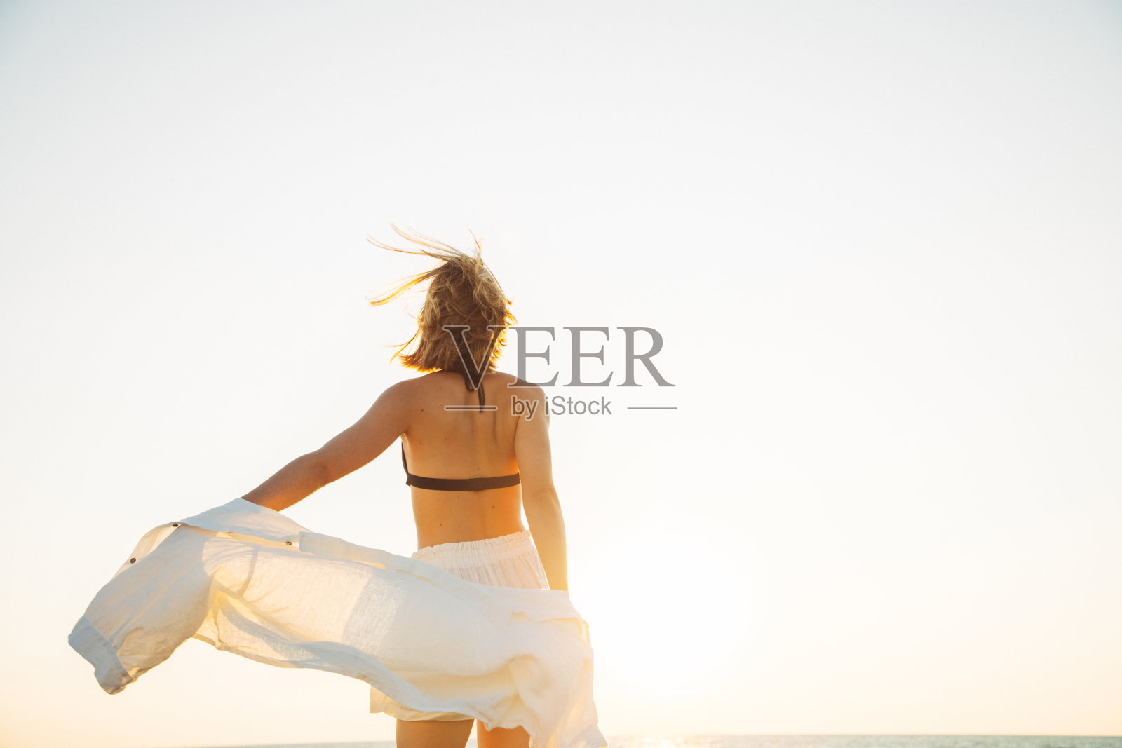 放松的女孩照片摄影图片