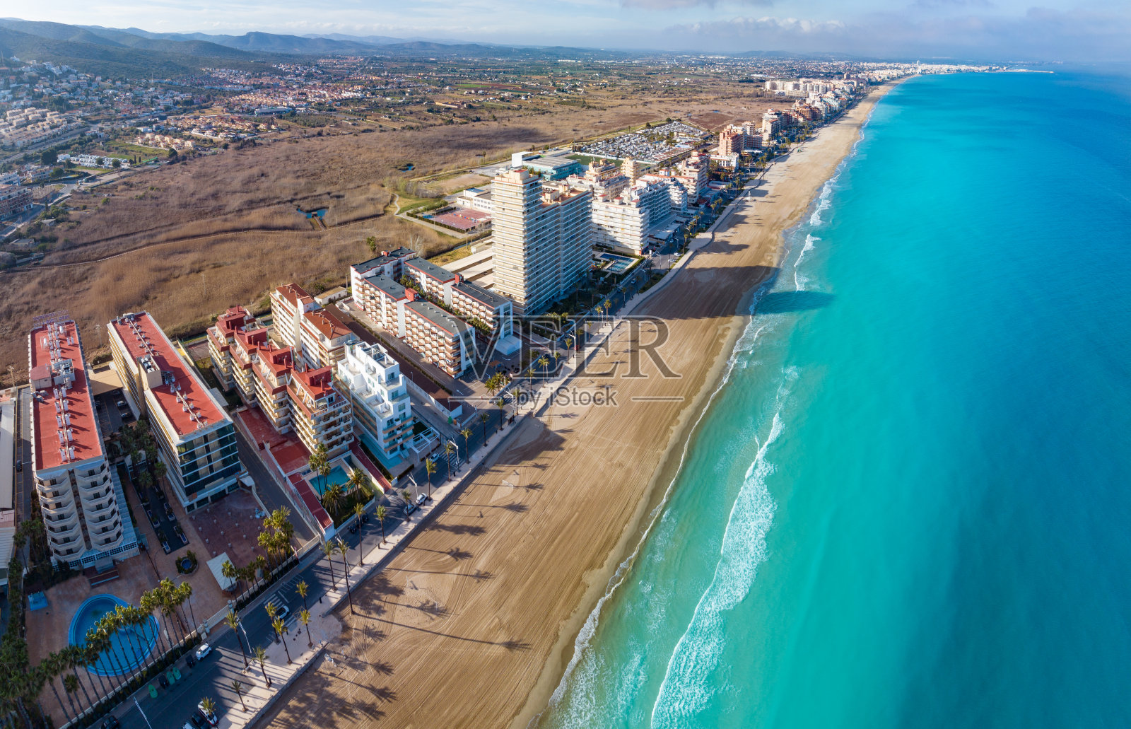 Peniscola海滩鸟瞰天际线卡斯特隆在地中海的西班牙照片摄影图片
