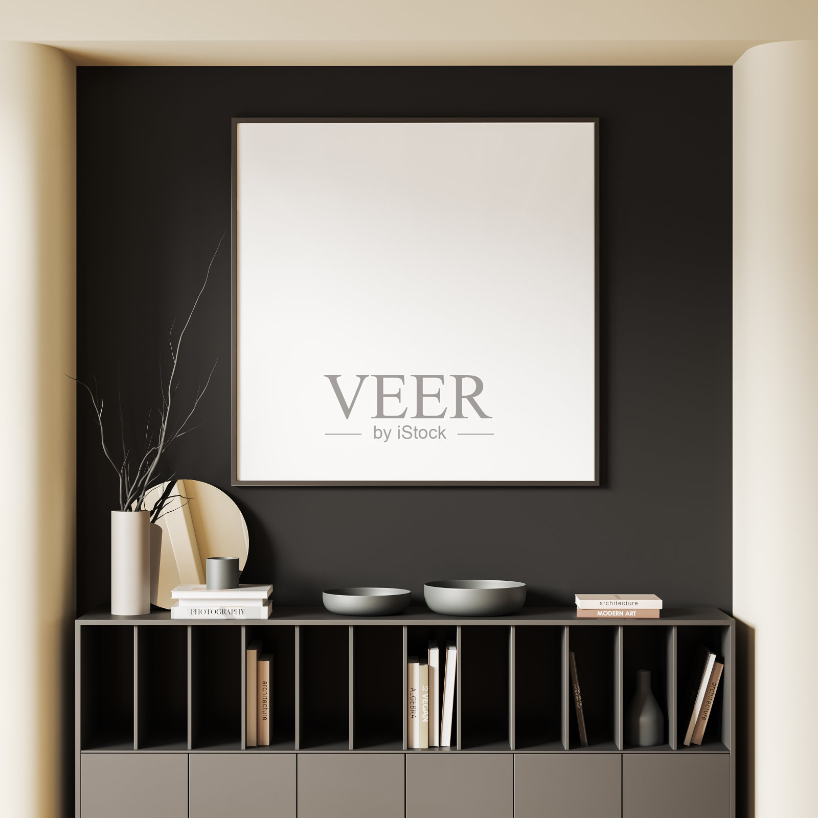 海报上方的梳妆台在灰色和白色的墙壁照片摄影图片