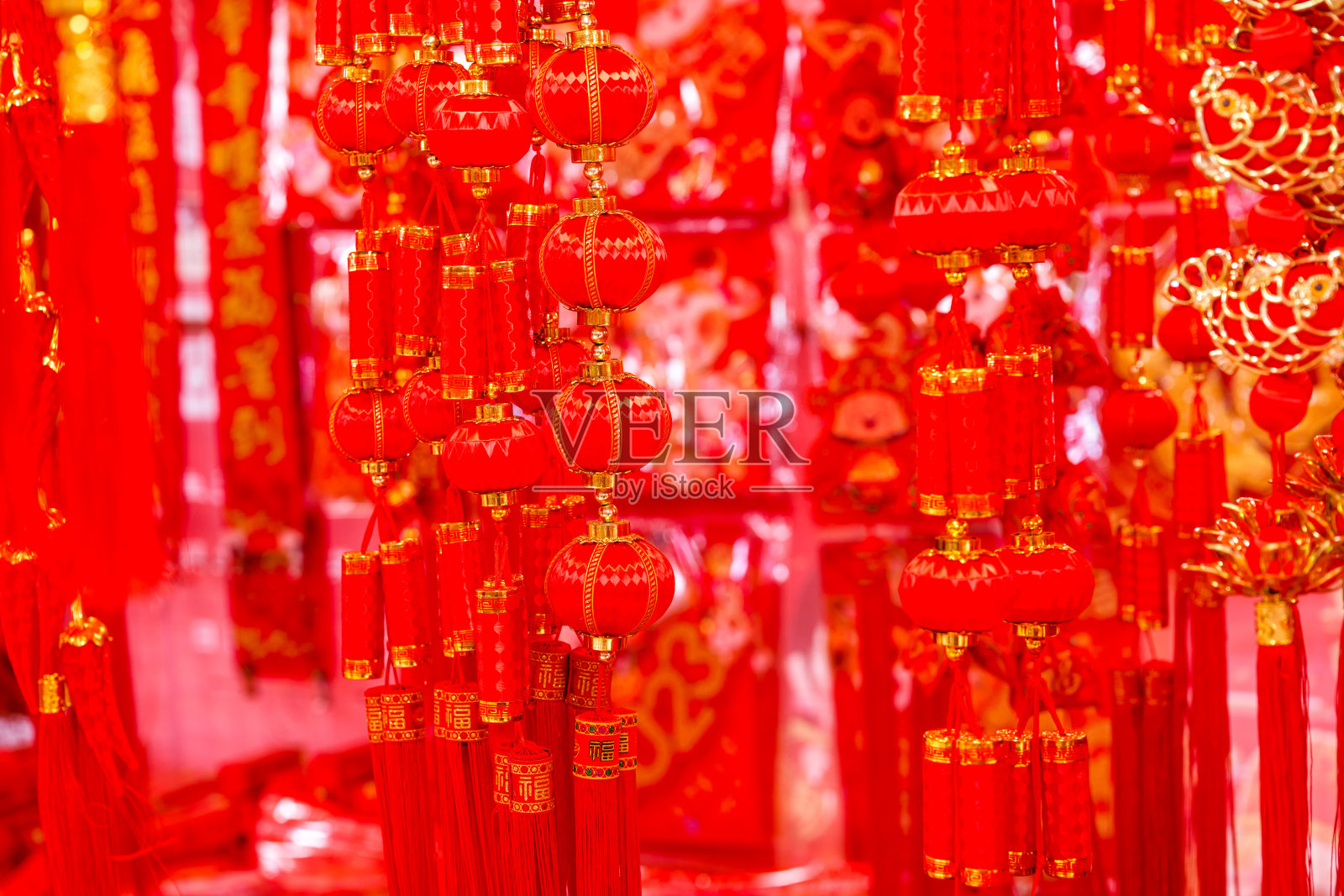 年货市场出售各式各样的年货。
新年快乐，岁岁平安，福气百出。照片摄影图片