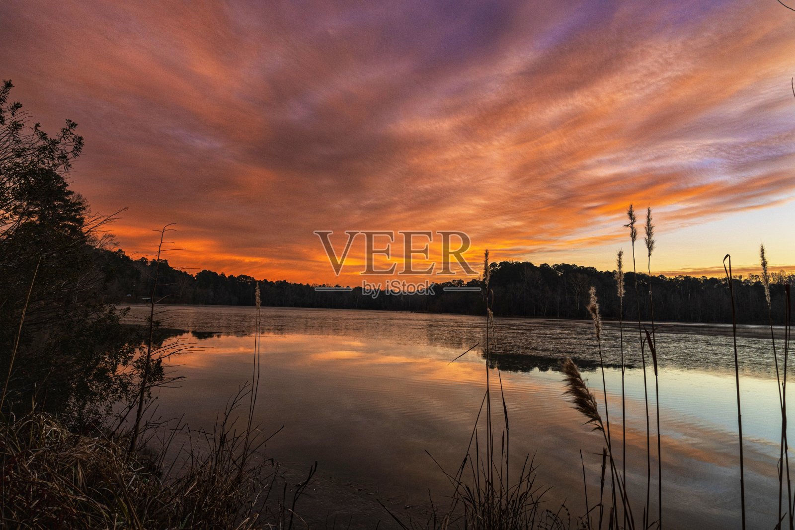 珀迪湖日出反射照片摄影图片