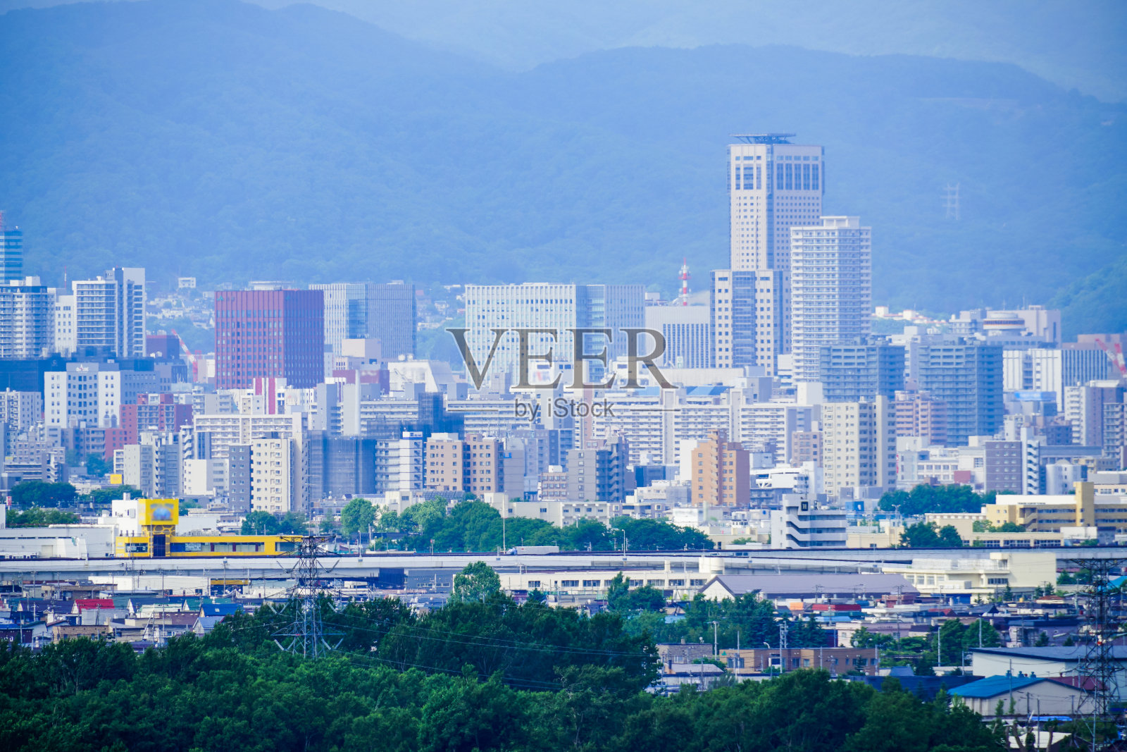 北海道的城市景观，建筑肩并肩照片摄影图片