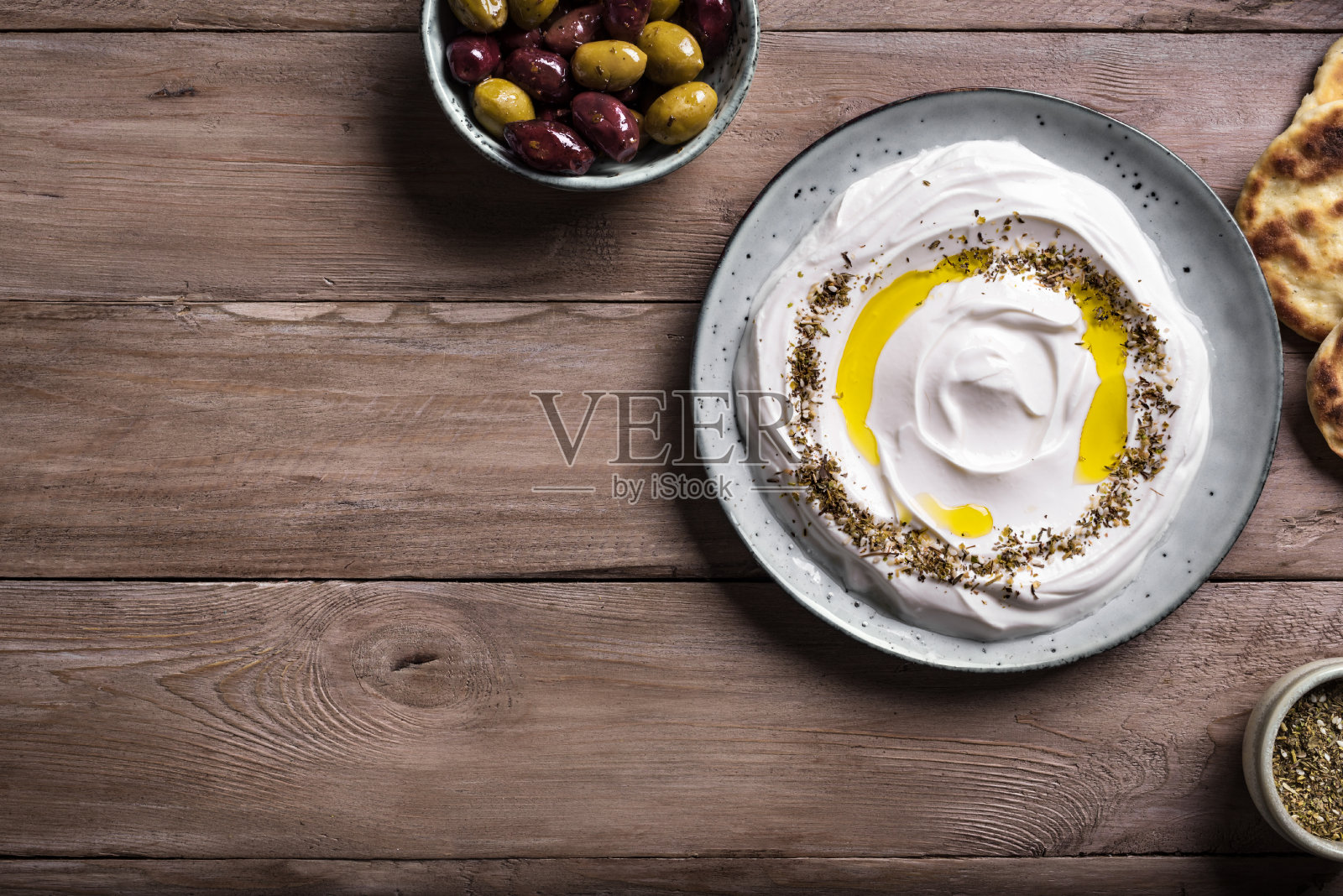 Labneh酸奶奶油芝士蘸酱照片摄影图片