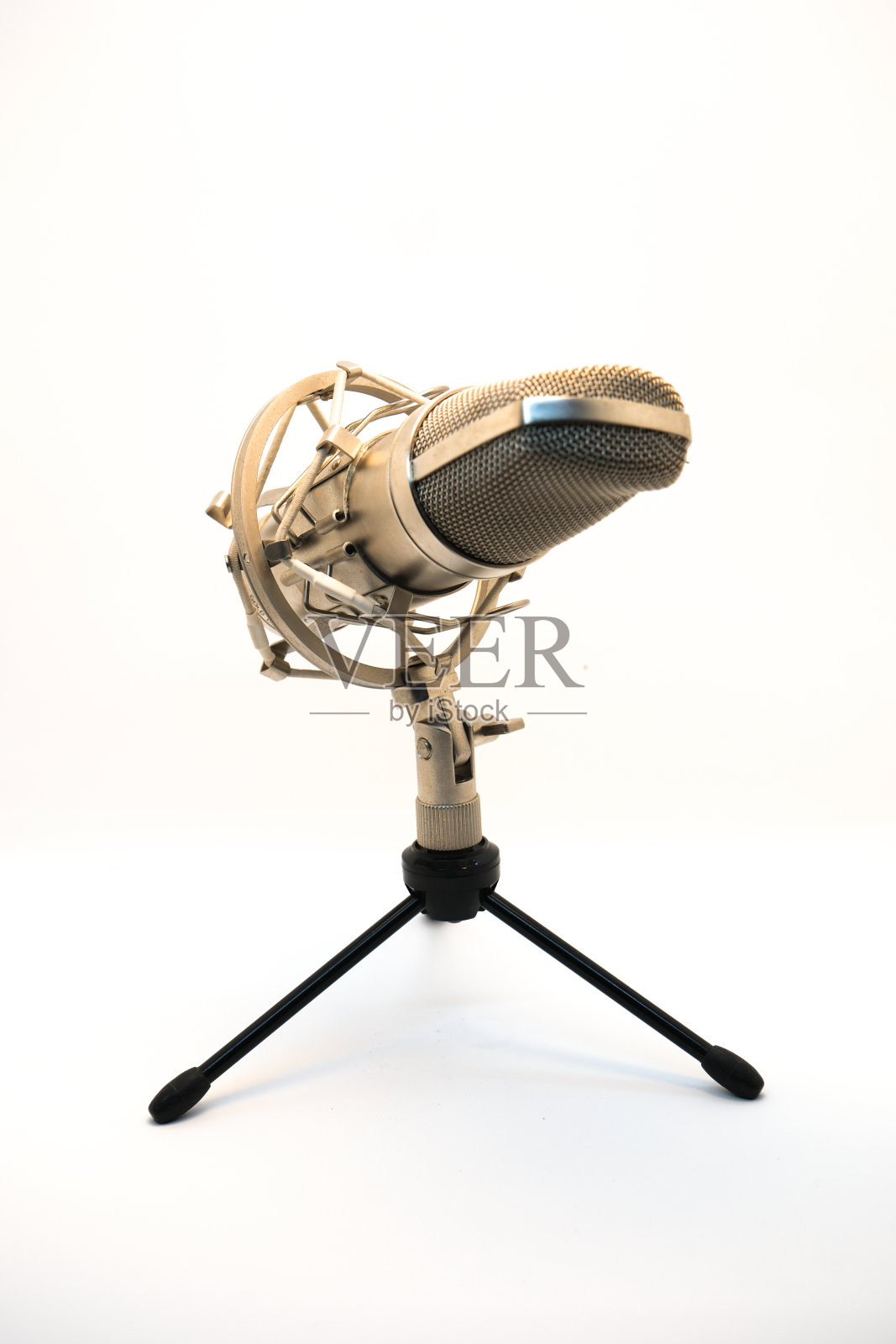 银色工作室冷凝器麦克风隔离在白色背景的库存照片照片摄影图片