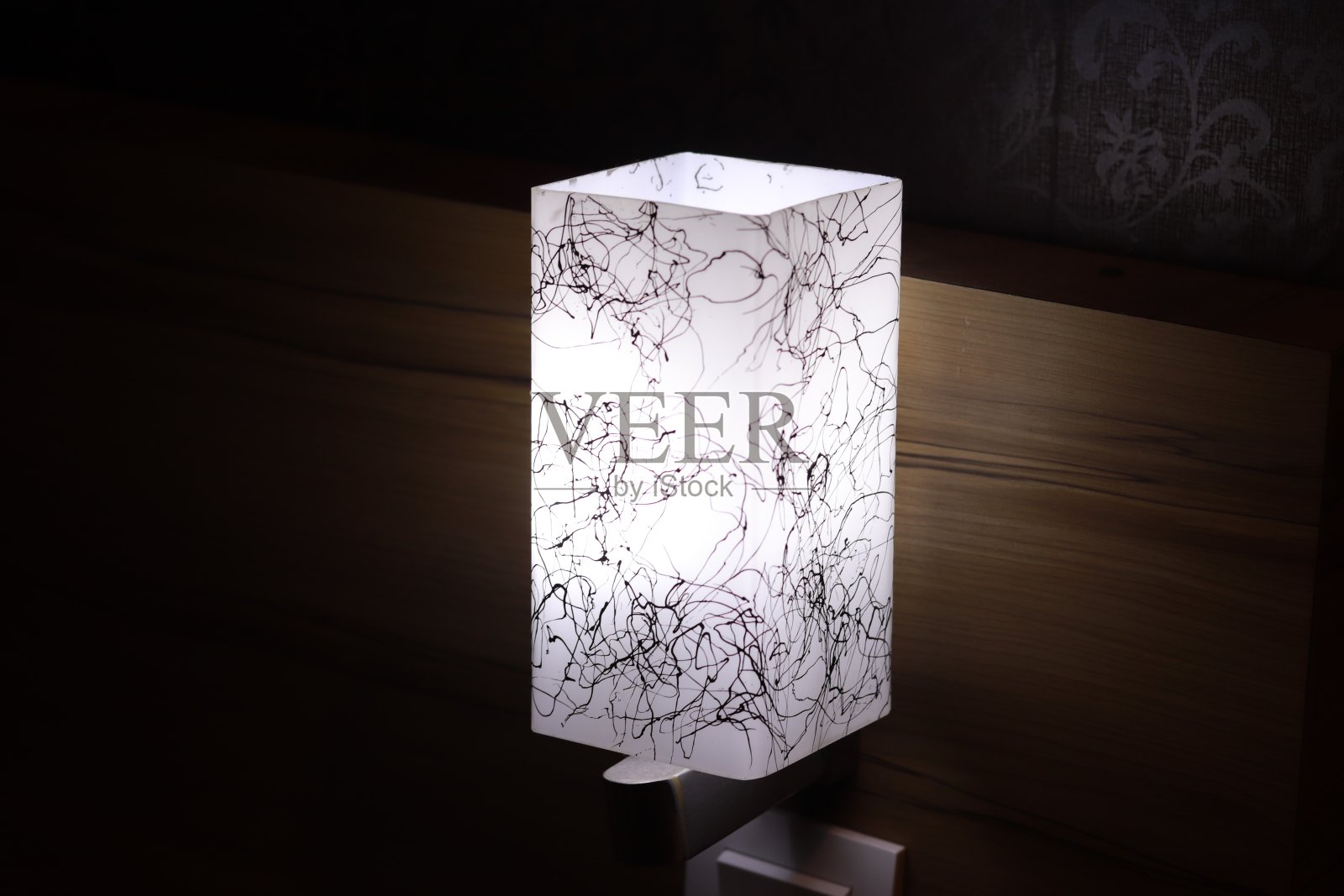 现代设计夜灯照片摄影图片