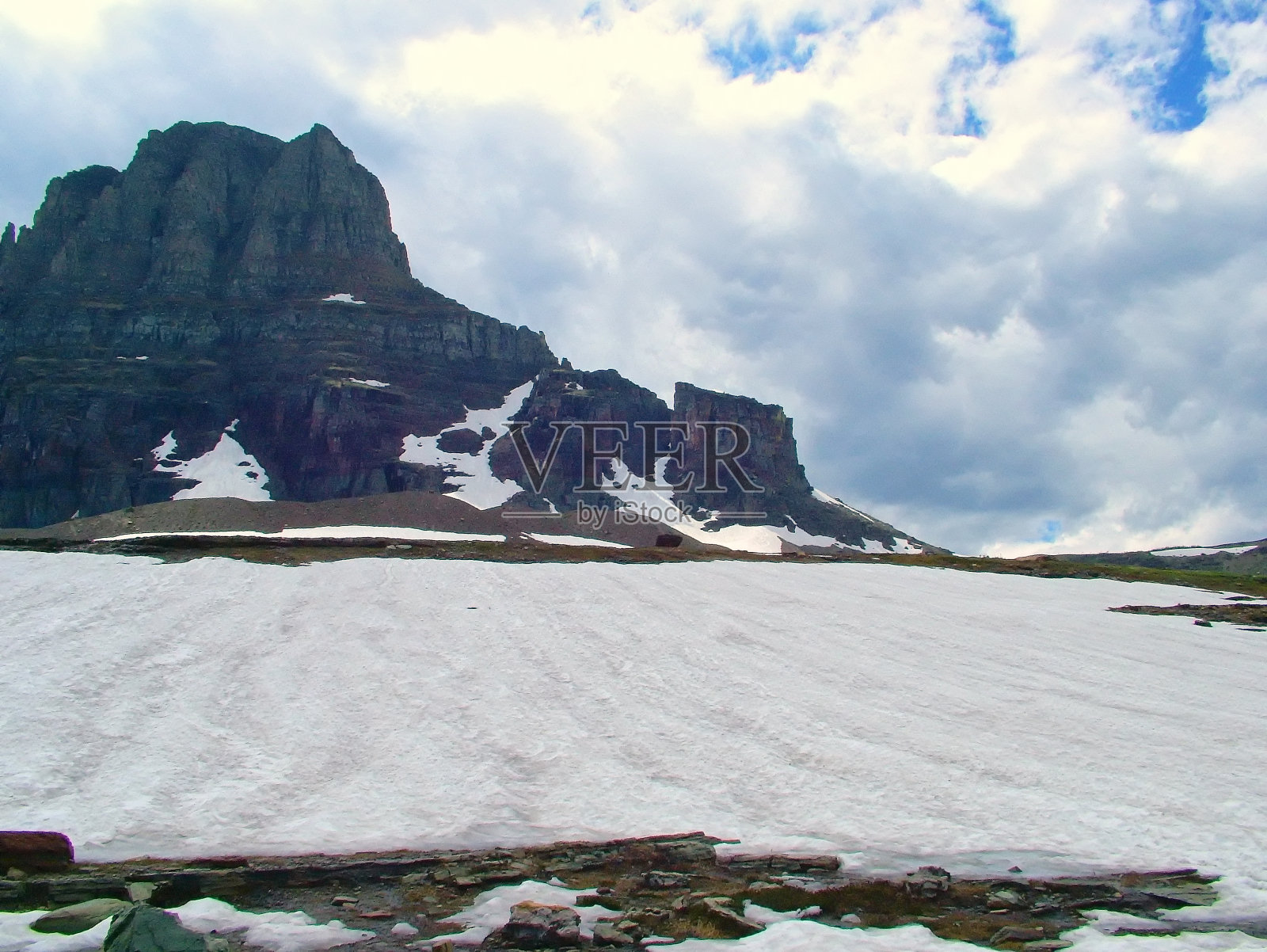 洛根山口下雪照片摄影图片