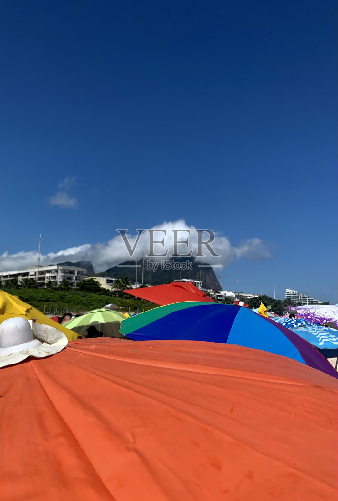 彩色沙滩伞照片摄影图片