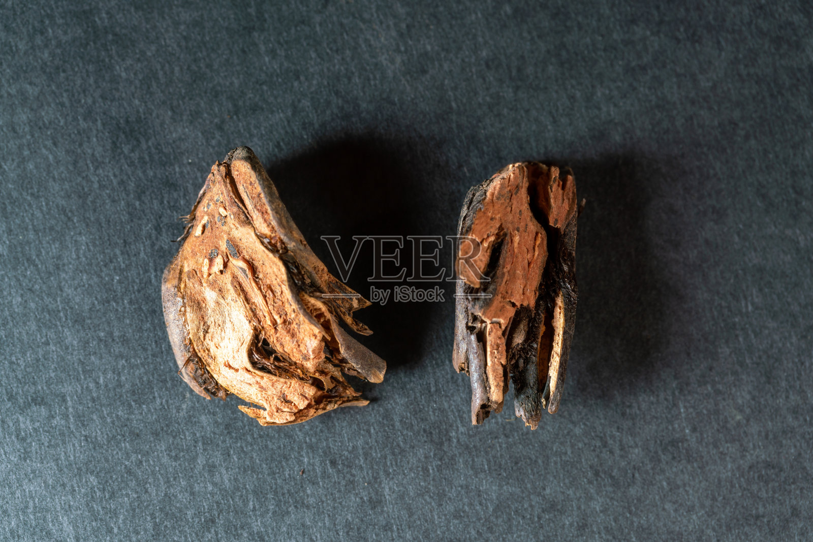 黑底大黄照片摄影图片