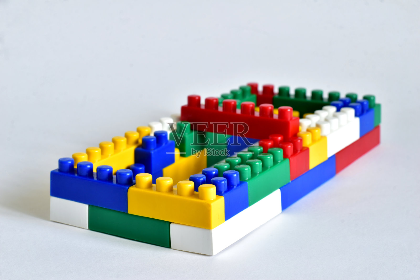 组装在一起的彩色设计零件照片摄影图片