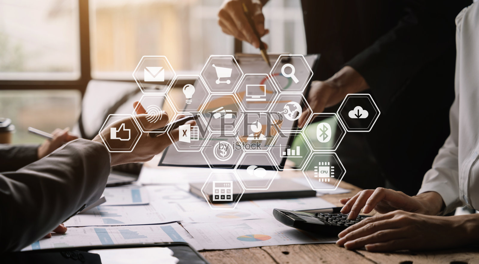 业务团队会议出席。专业投资者与新启动项目的工作。照片摄影图片