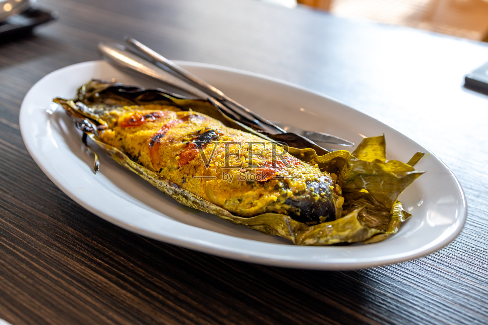 流行的传统印尼鱼菜Ikan Pepes照片摄影图片