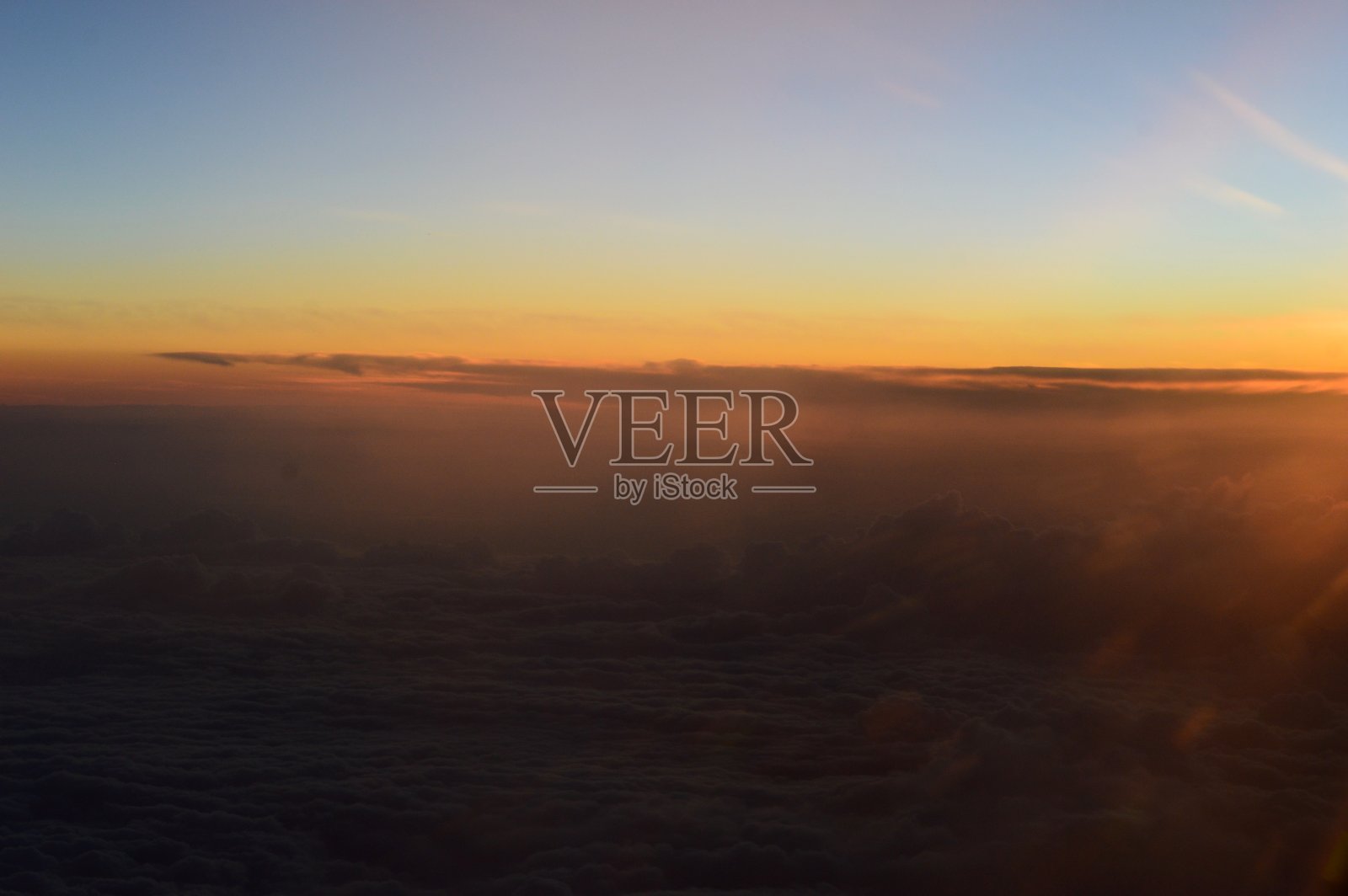 云中日落照片摄影图片