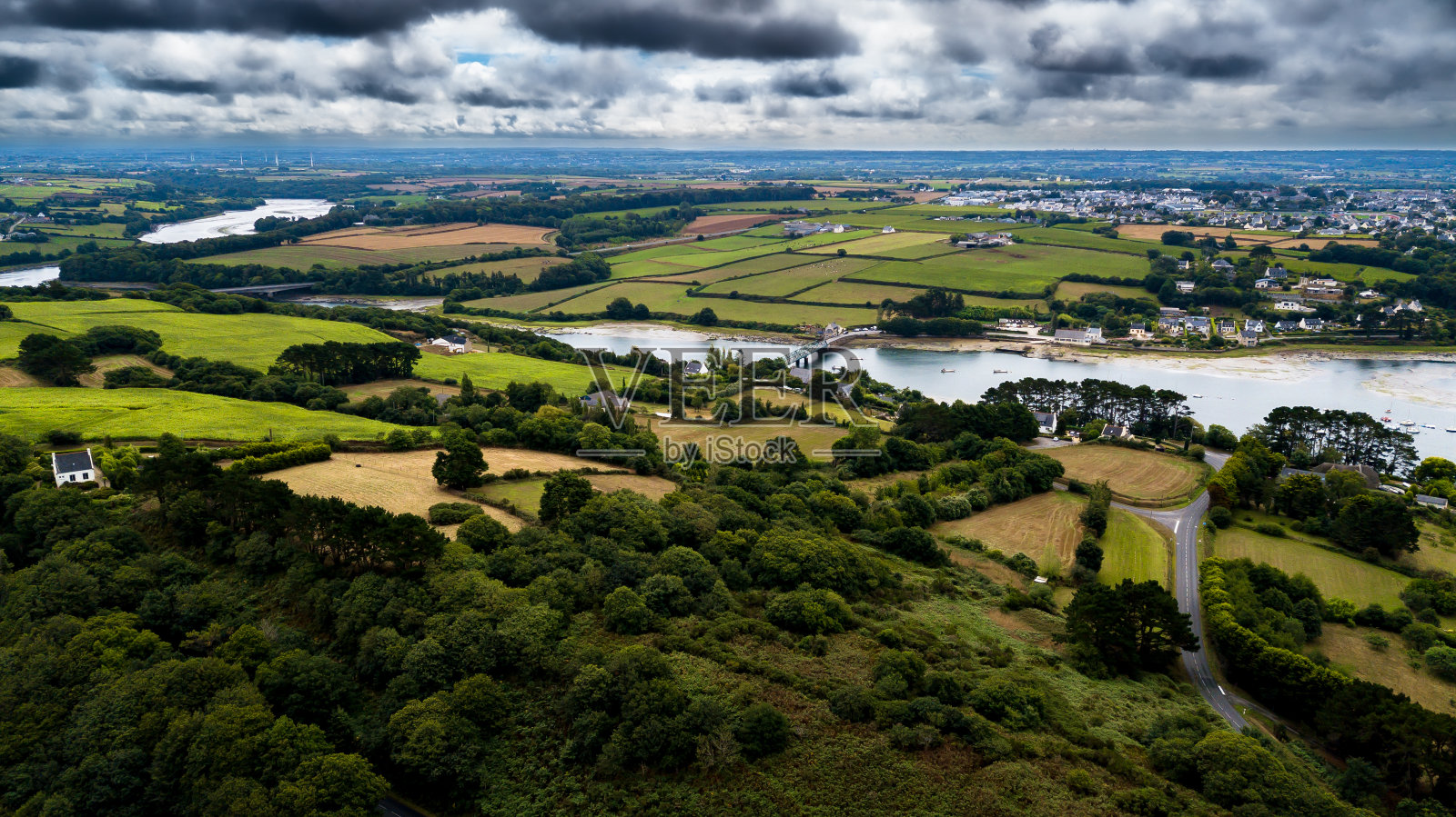 法国布列塔尼菲尼斯特尔大西洋海岸的Aber Wrac'h河和landdeda地区的景观照片摄影图片