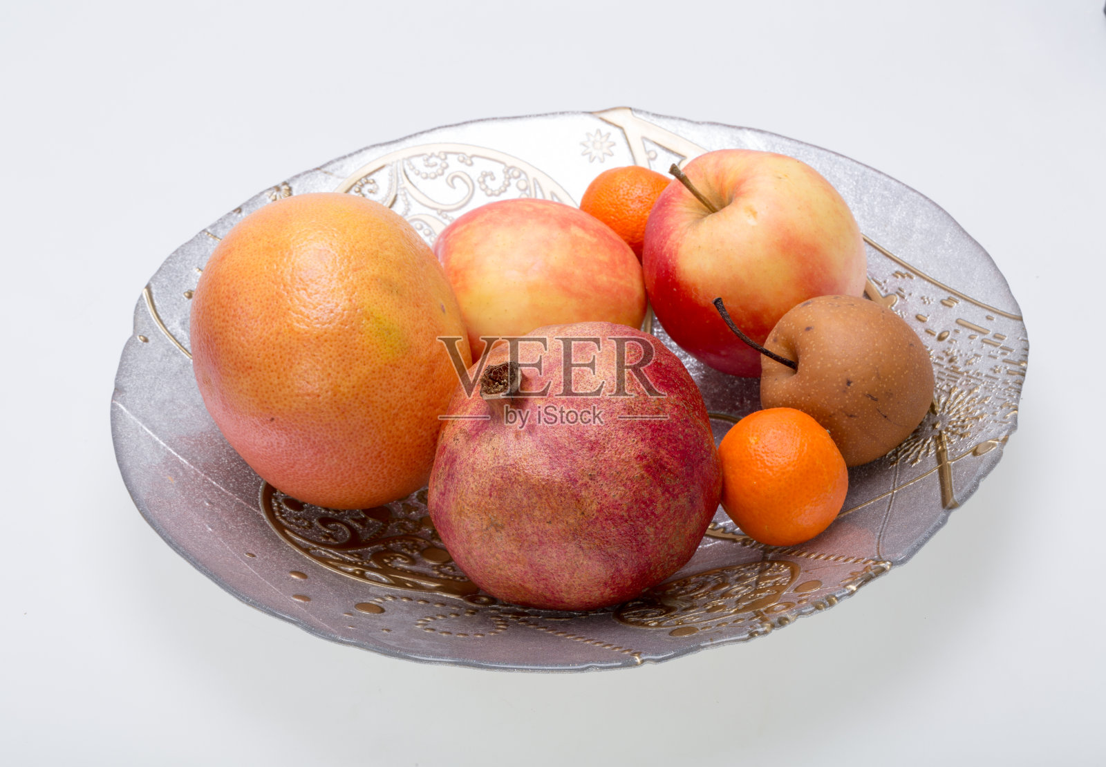 将新鲜水果分开放在盘子上照片摄影图片