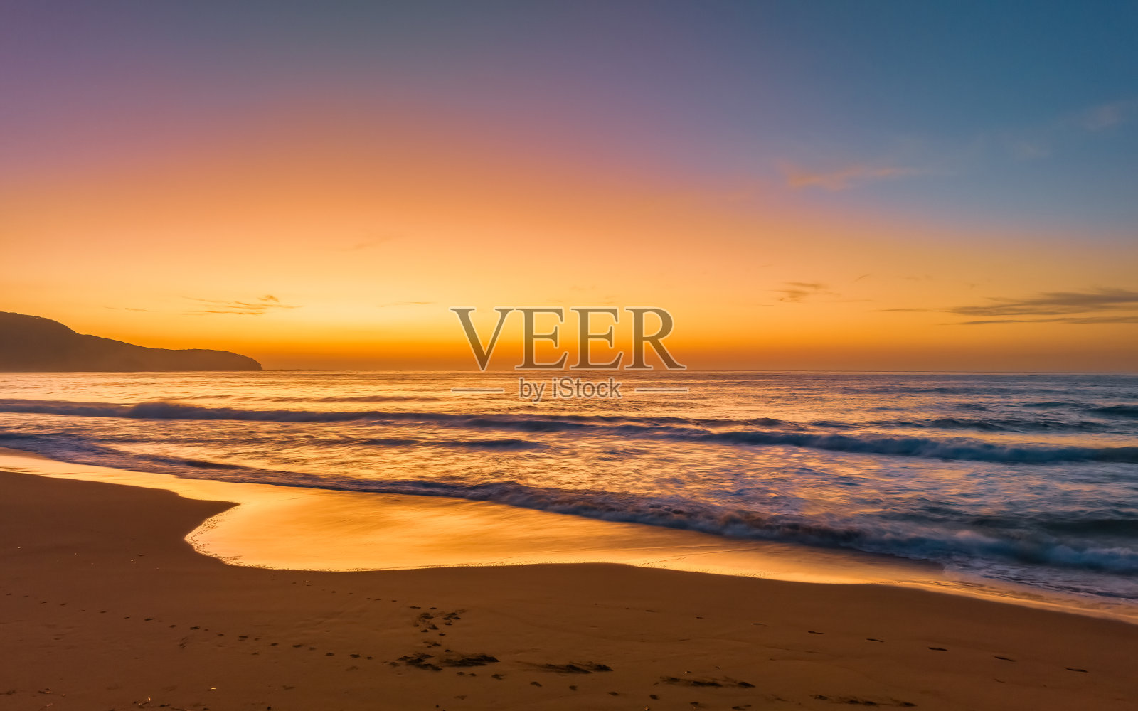 柔和朦胧的日出海景照片摄影图片