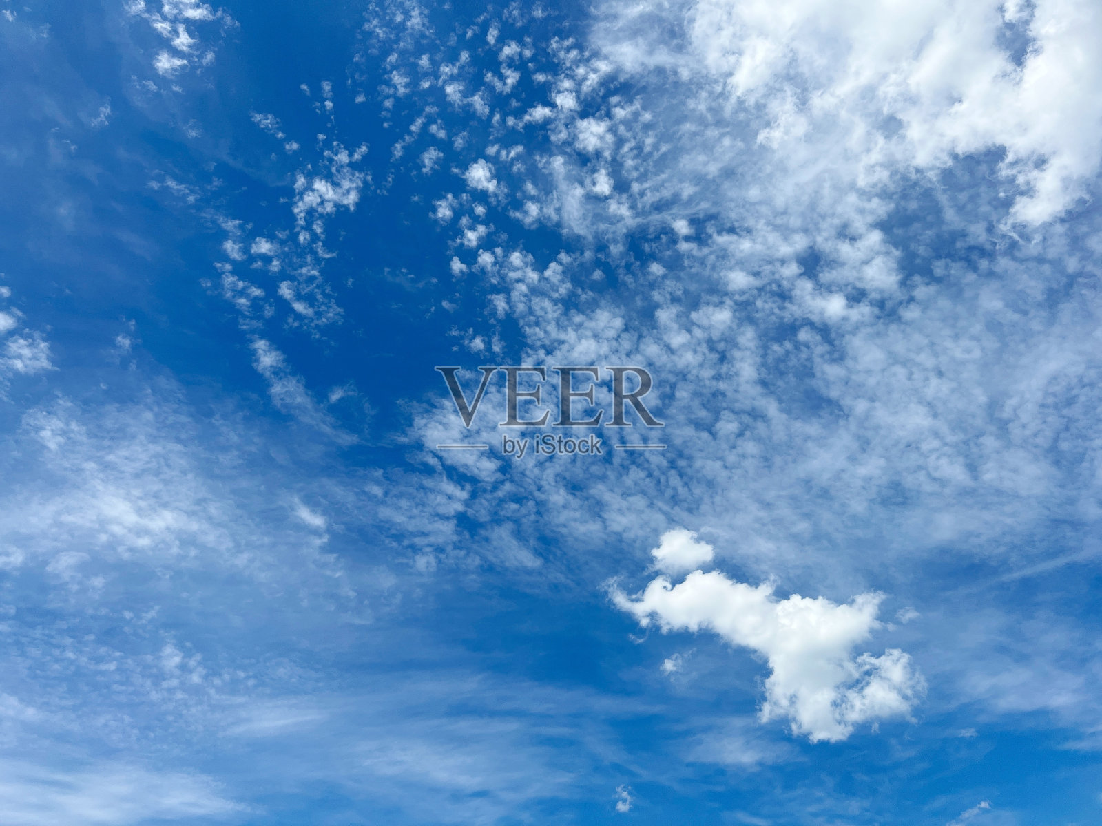 天上有云，天上有云景。照片摄影图片