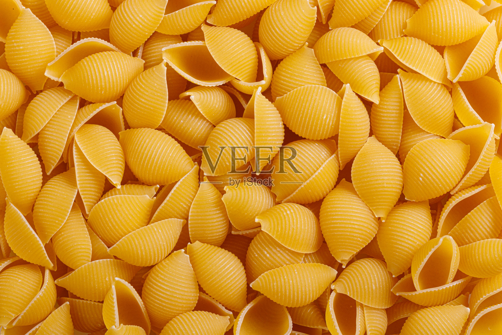 面食产品呈壳状，质地细腻照片摄影图片