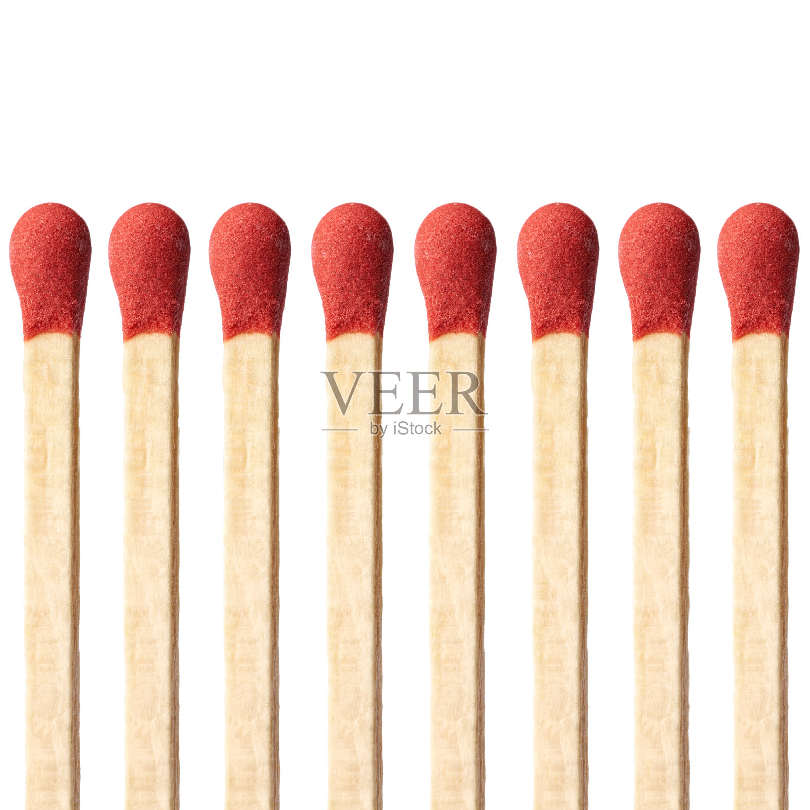 燃烧的火柴孤立在白色上。一盒火柴。燃烧火柴的不同阶段。照片摄影图片