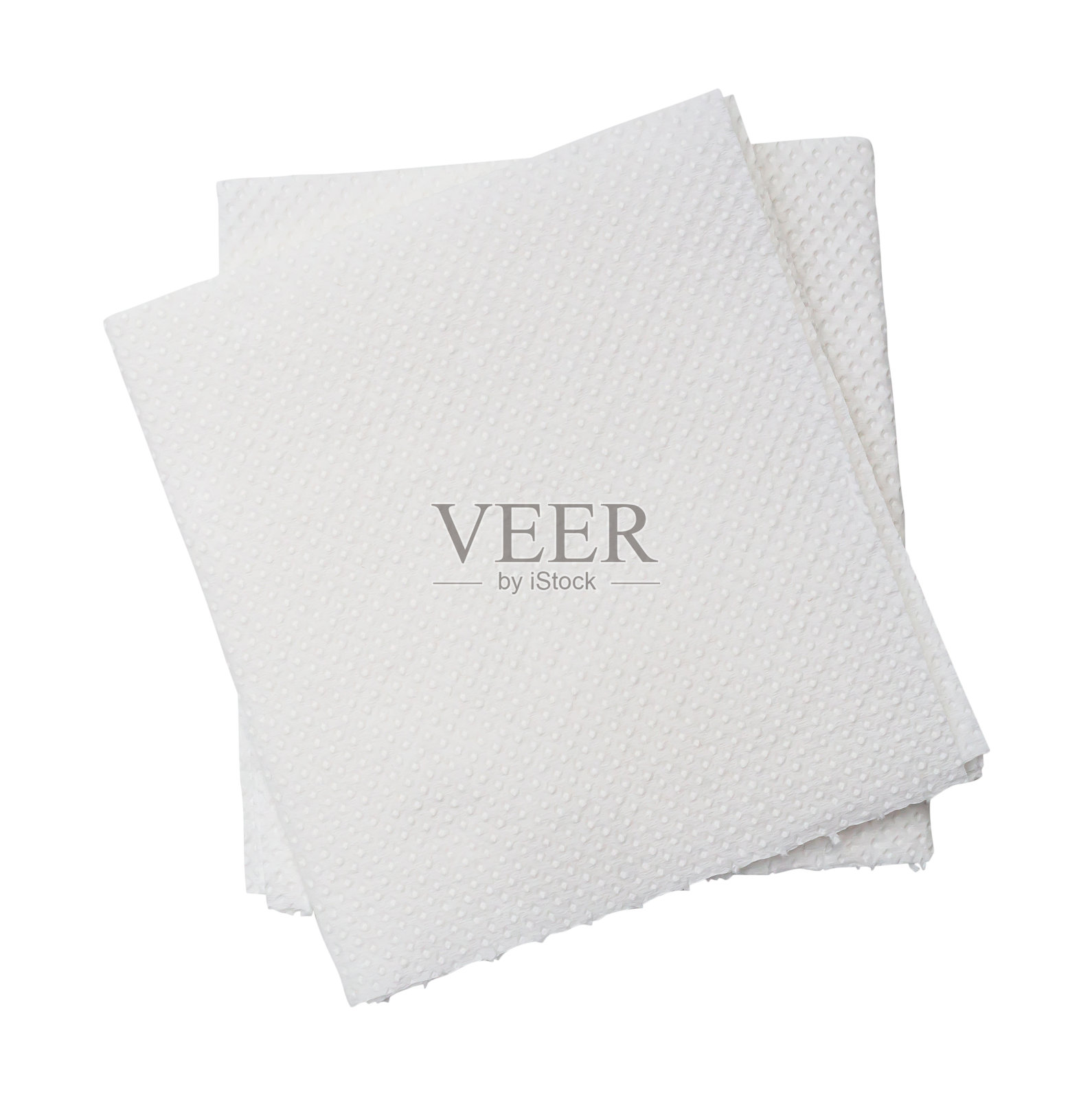 两张折叠的白色纸巾或餐巾纸叠在一起，整齐地准备在厕所或洗手间使用，在白色背景上隔离，并有裁剪路径照片摄影图片