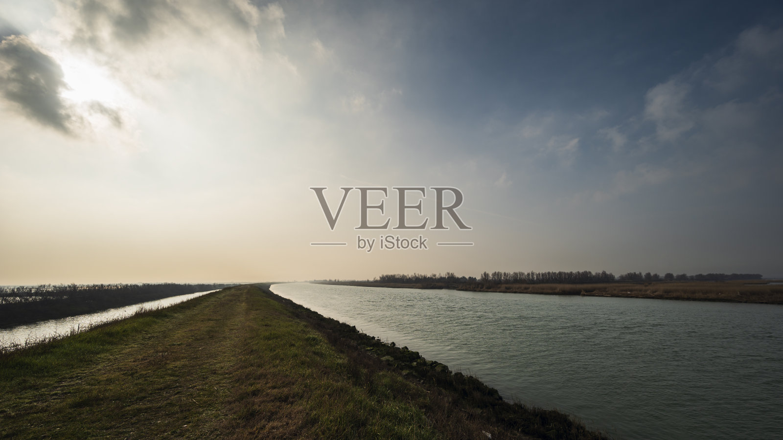 波河三角洲威尼托一侧的冬季景观照片摄影图片