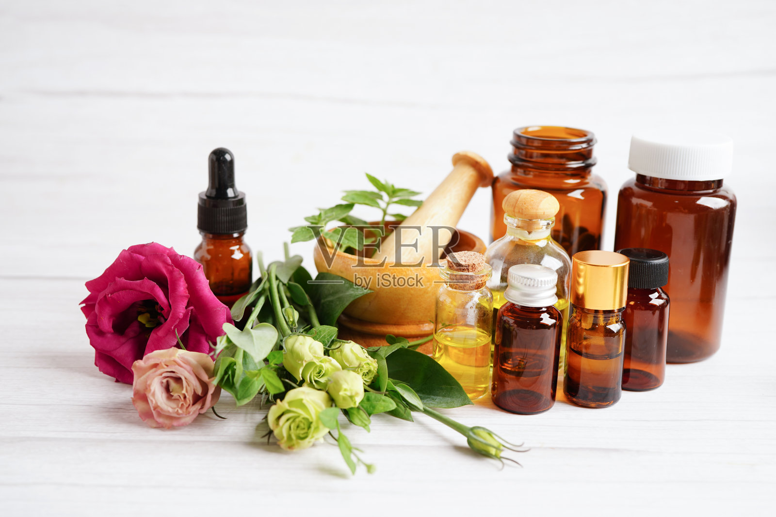 精油，有机草药，矿物质，草药叶天然补品，健康美好生活。照片摄影图片