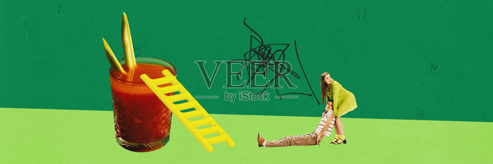 一对年轻的女孩和男孩在绿色背景的酒精派对后。带有广告复制空间的横幅照片摄影图片