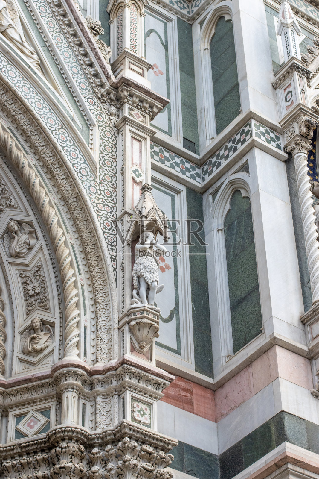 意大利托斯卡纳的佛罗伦萨大教堂广场上的乔托钟楼照片摄影图片