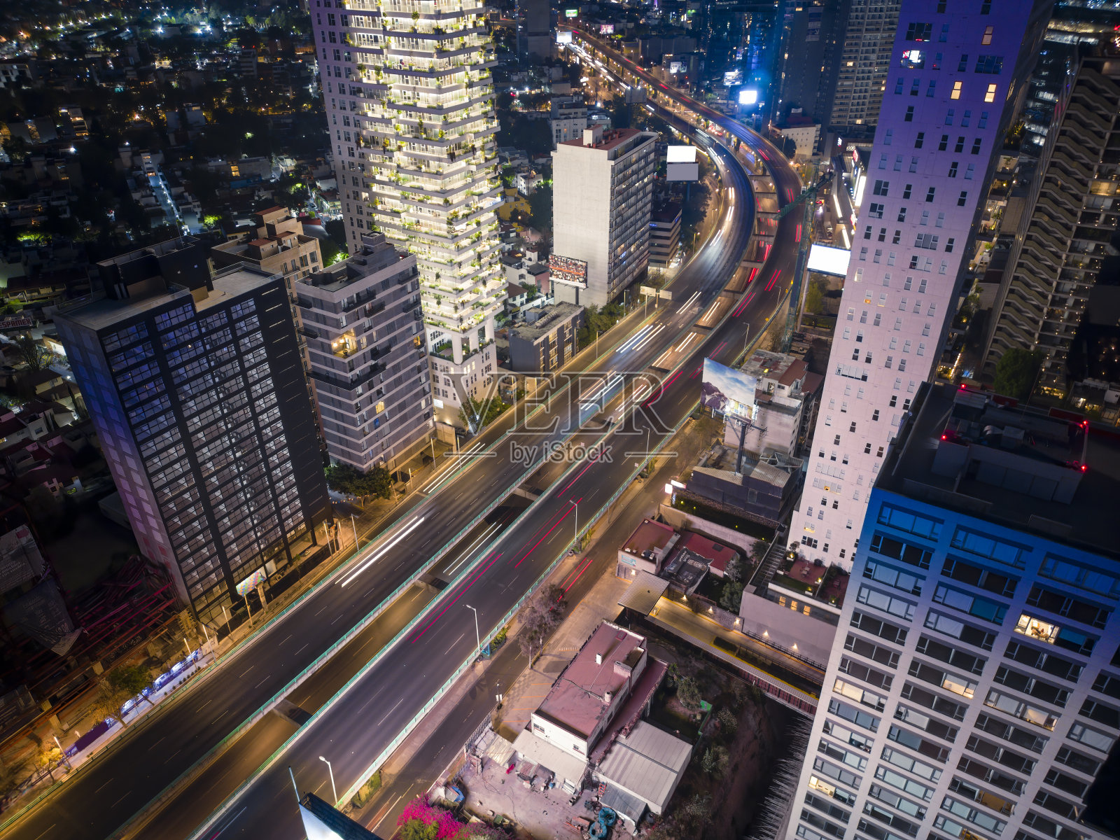 高架道路上的交通照片摄影图片