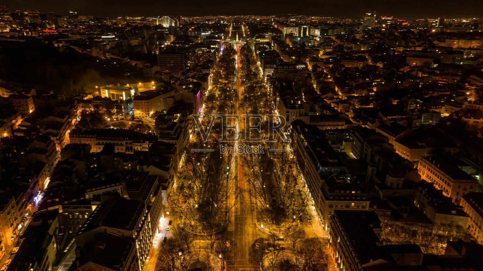 里斯本市中心，自由大道的夜间航拍图照片摄影图片