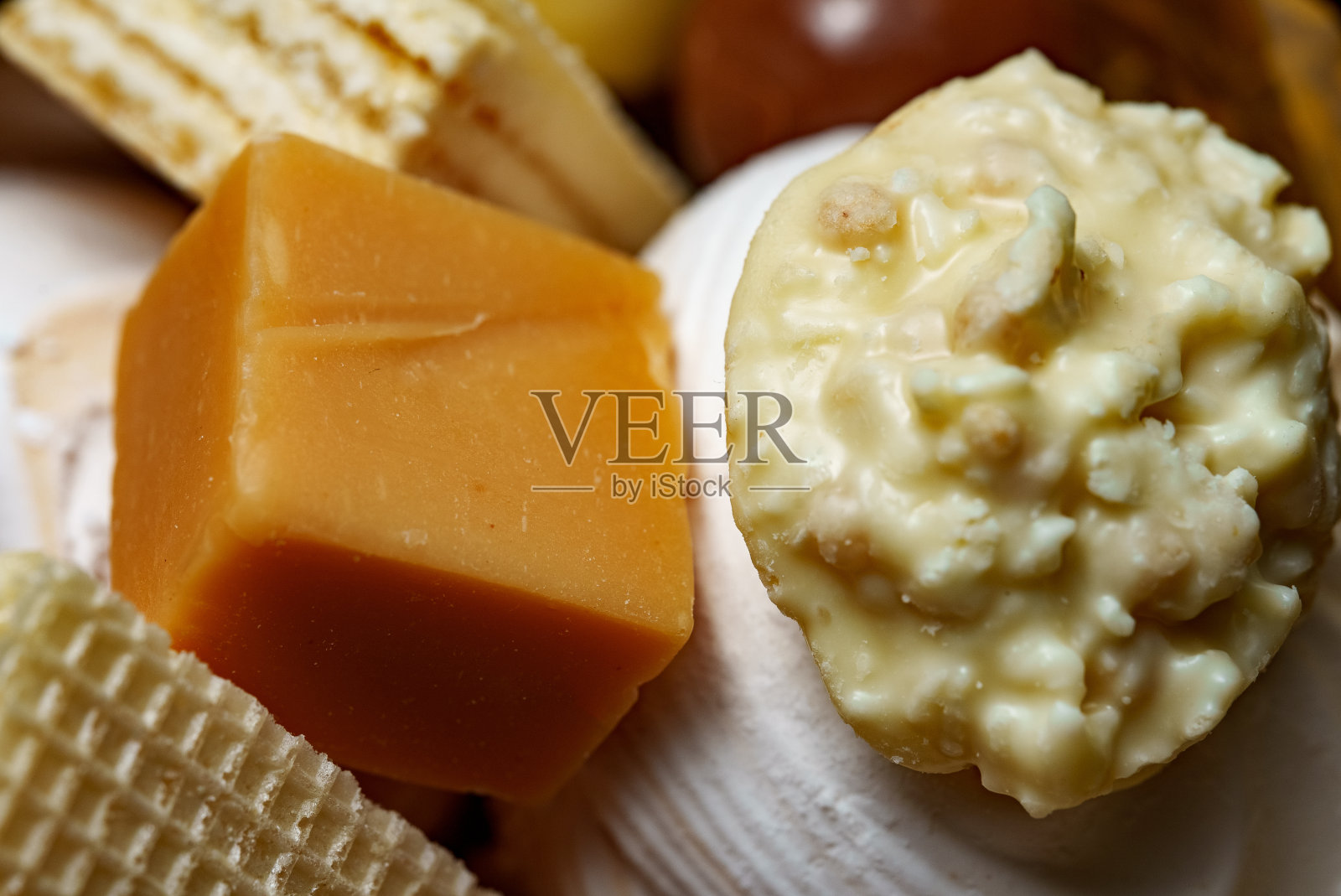 巧克力、糖果和华夫饼。适合商业广告。照片摄影图片