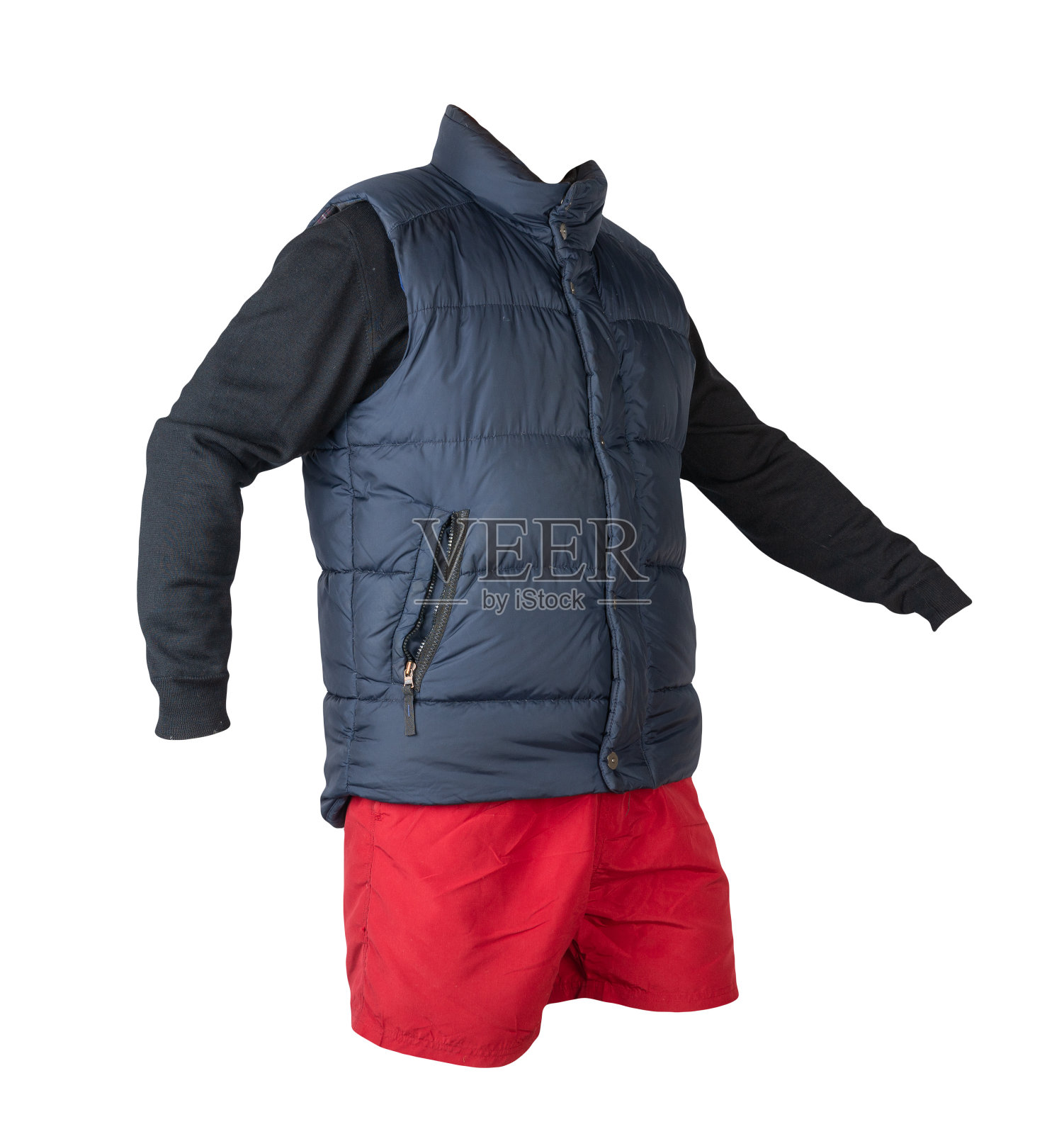 蓝色无袖夹克，毛衣和运动短裤孤立在白色背景上。每天穿的衣服照片摄影图片