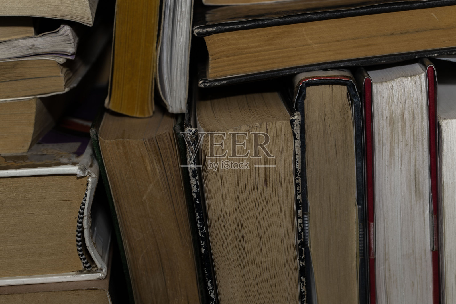 成堆的旧书照片摄影图片