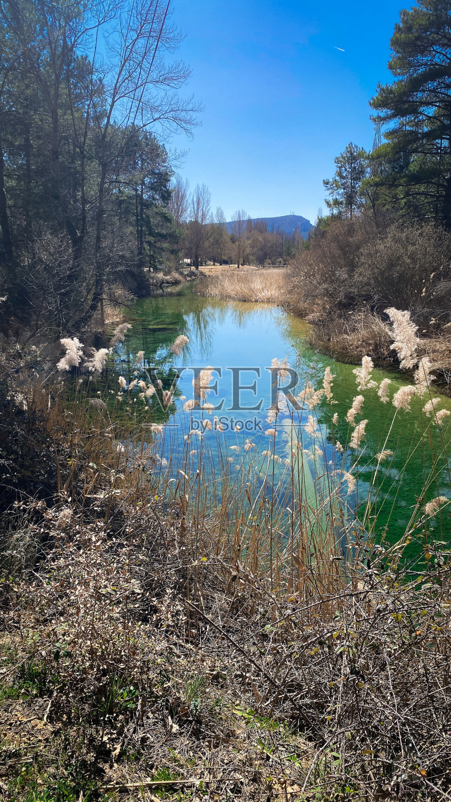 Cañamares beach on the Cañamares river in the province of Guadalajara in Castilla la Mancha, Spain照片摄影图片