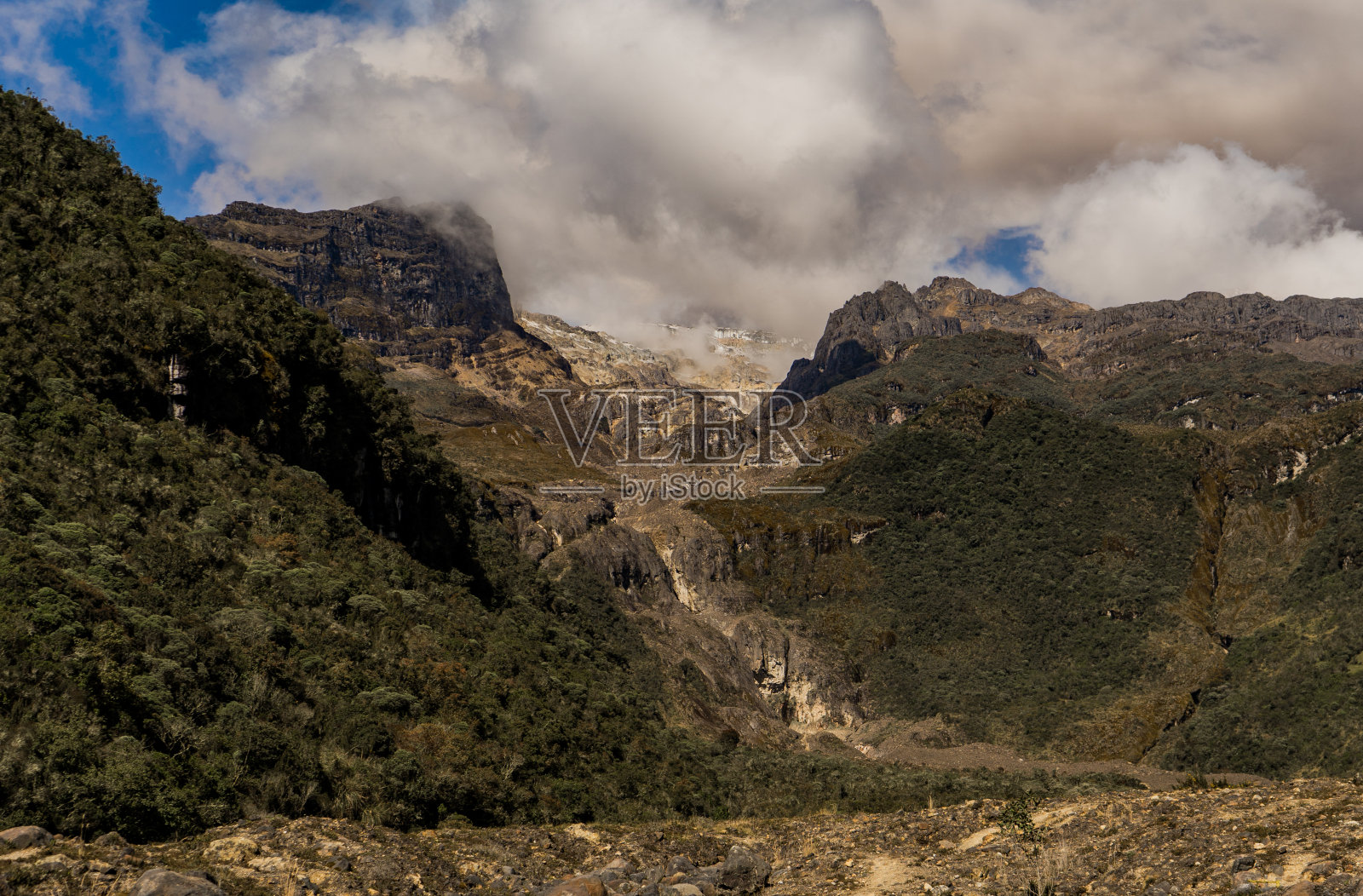 夏季山地景观，夏季高山沼地景观有云照片摄影图片