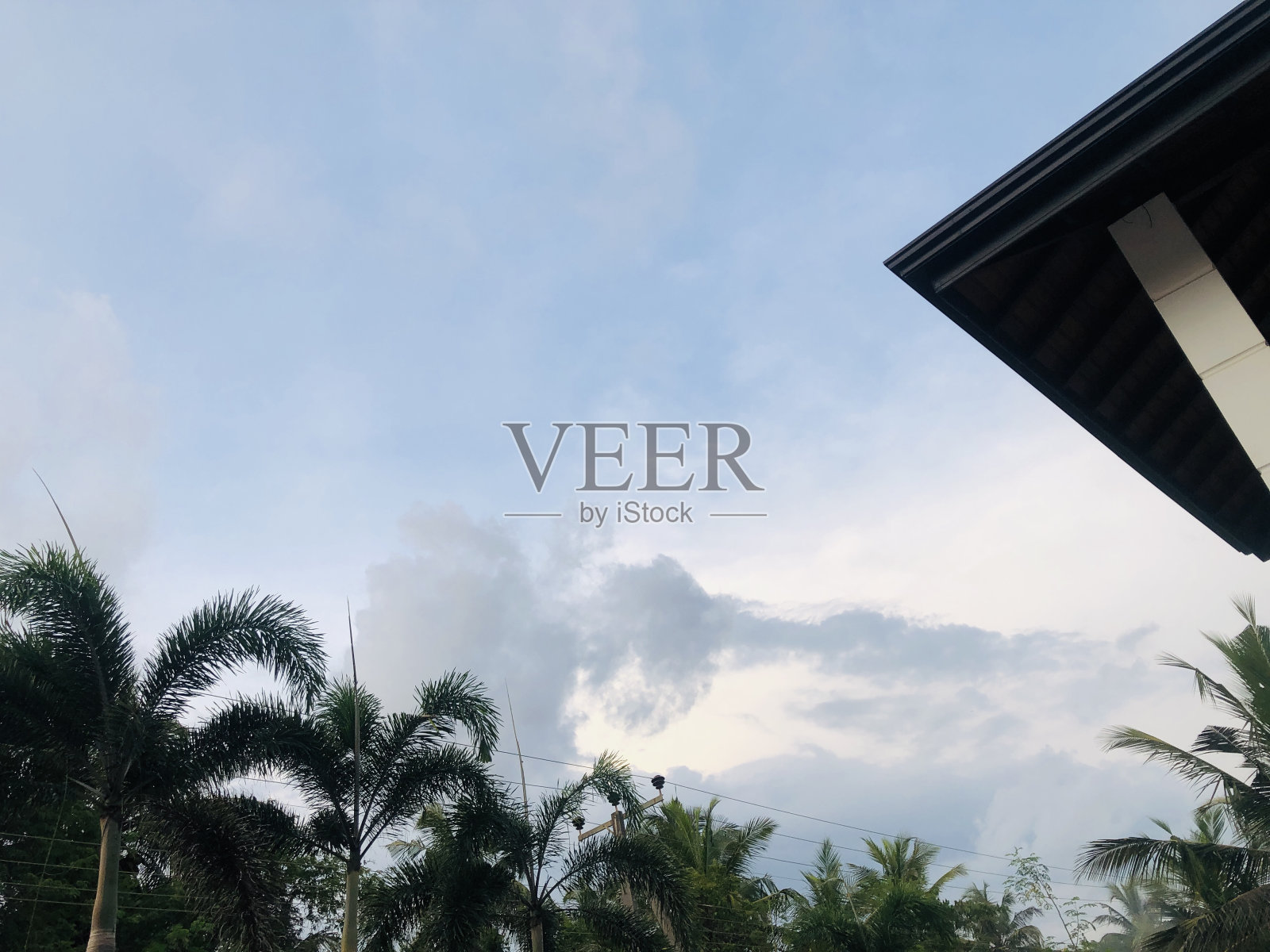 乌云来袭照片摄影图片