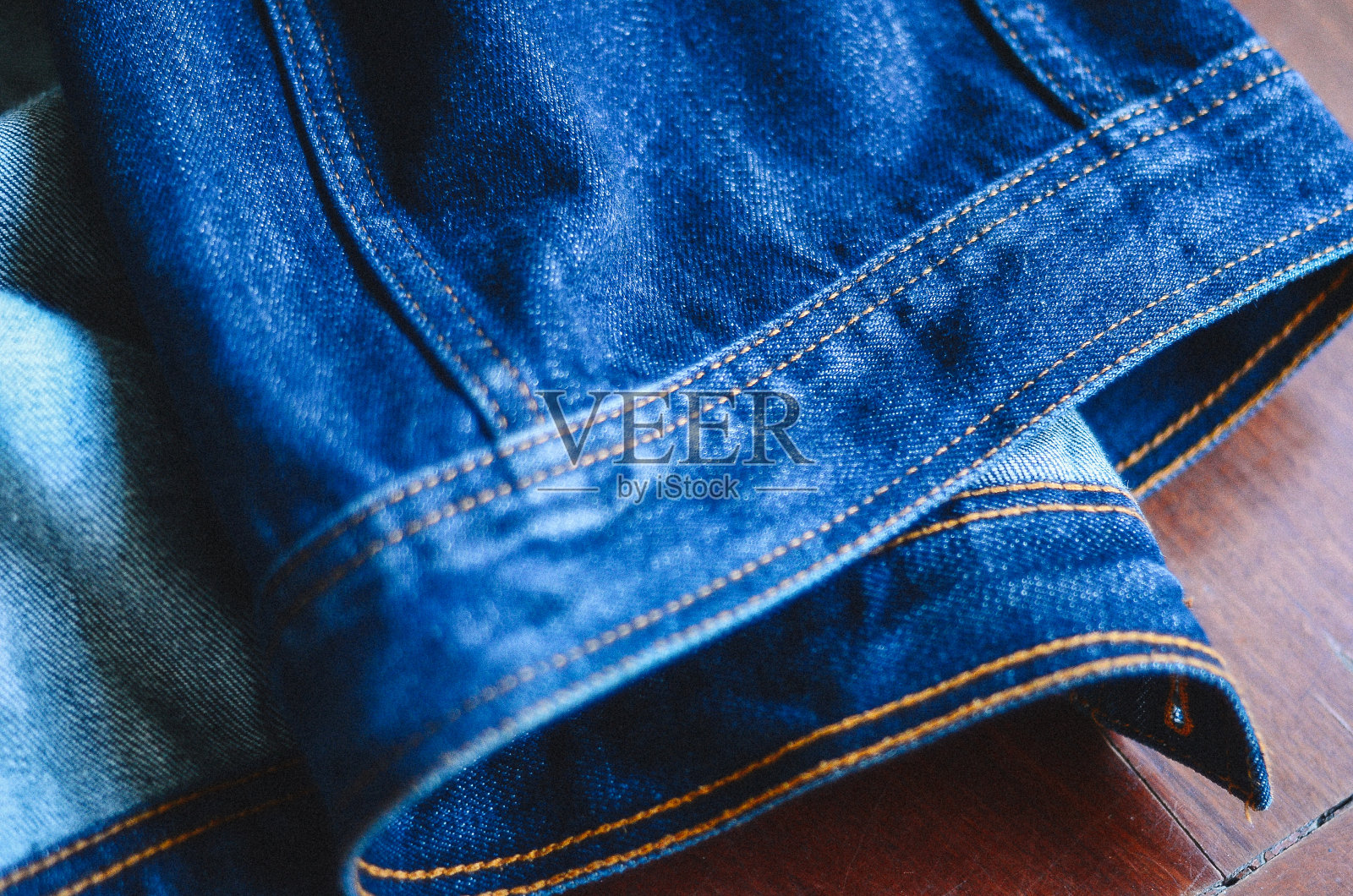 牛仔夹克特写照片摄影图片