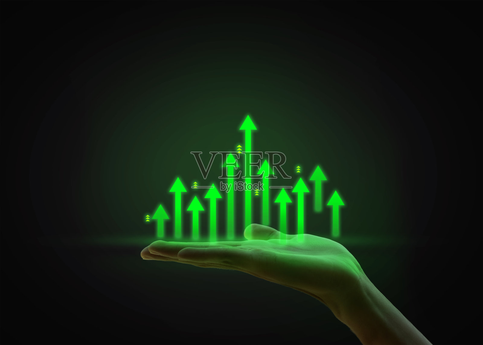 业务增长理念。企业手中增长箭头符号背景成功图股票图目标增长或财务利润，经济投资收益和增加发展战略图上的目标实现照片摄影图片