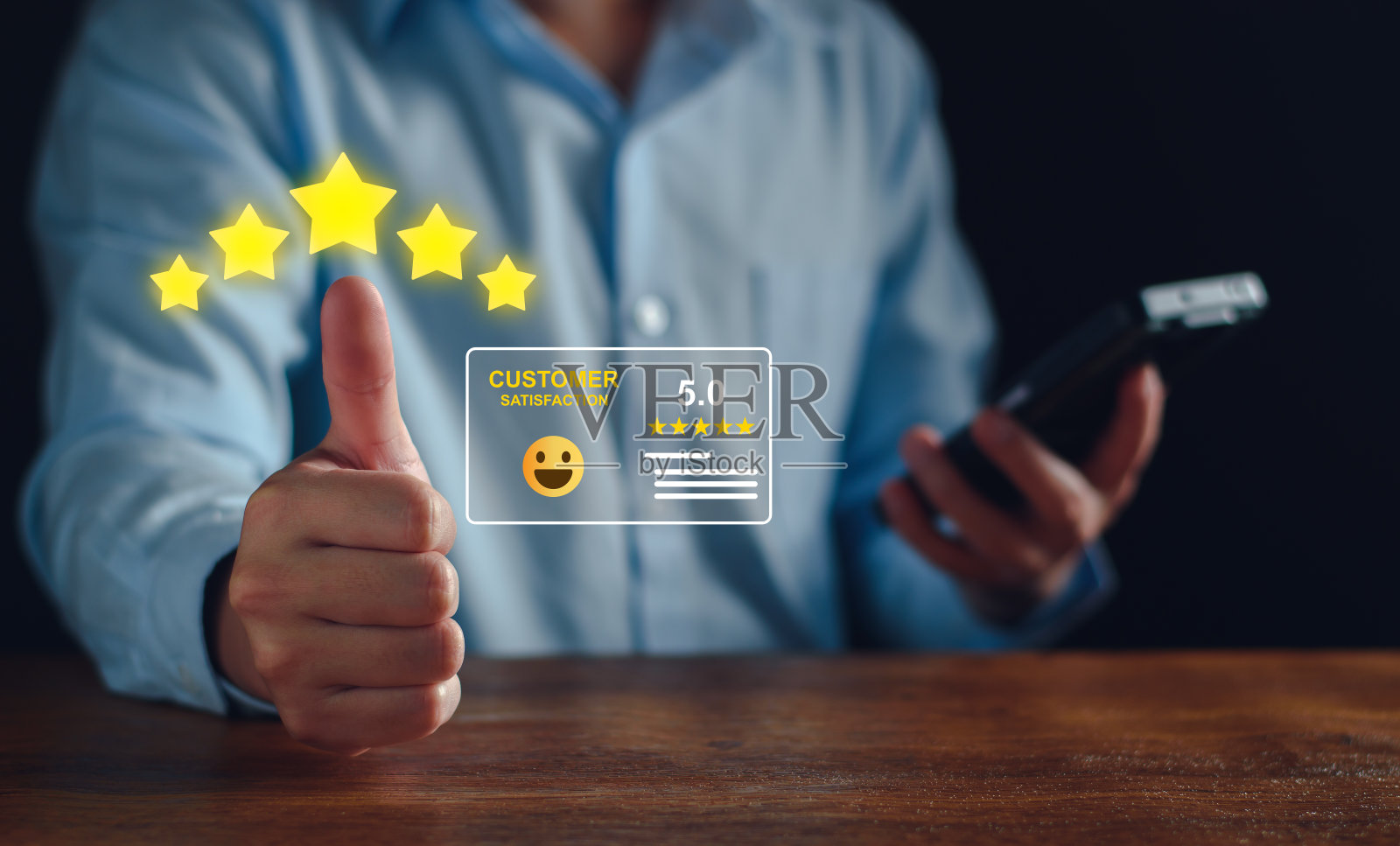 客户服务与满意，商务人士给予反馈满意。五星好评。客户满意度调查，好，五星，最好的产品和服务。卓越的保证。照片摄影图片