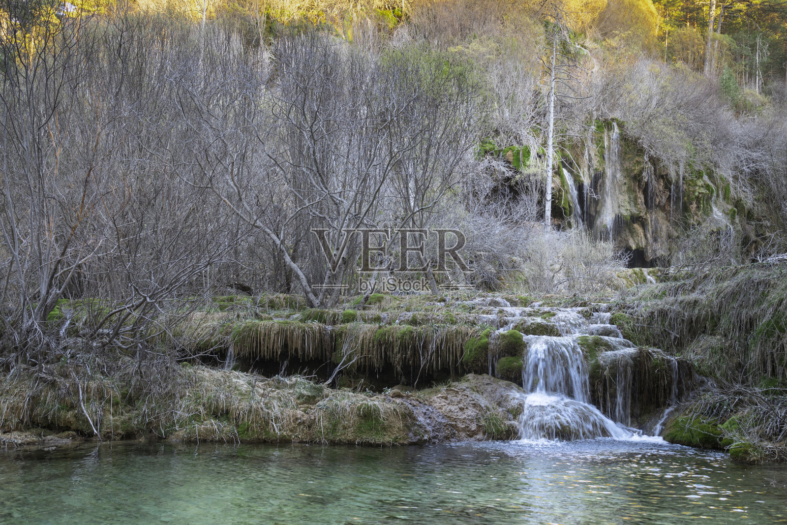 库埃沃河的源头在卡斯蒂亚拉曼查的昆卡省，西班牙照片摄影图片