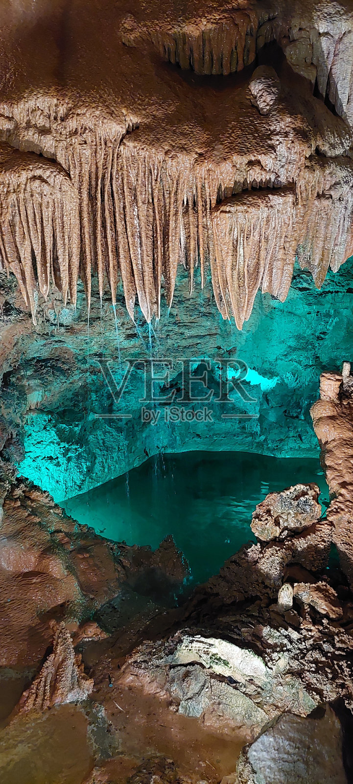 从空中看洞穴照片摄影图片