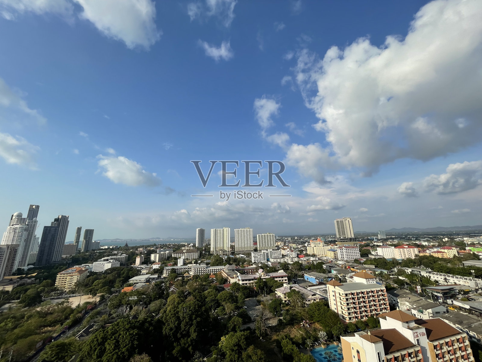 蓝色的天空照片摄影图片