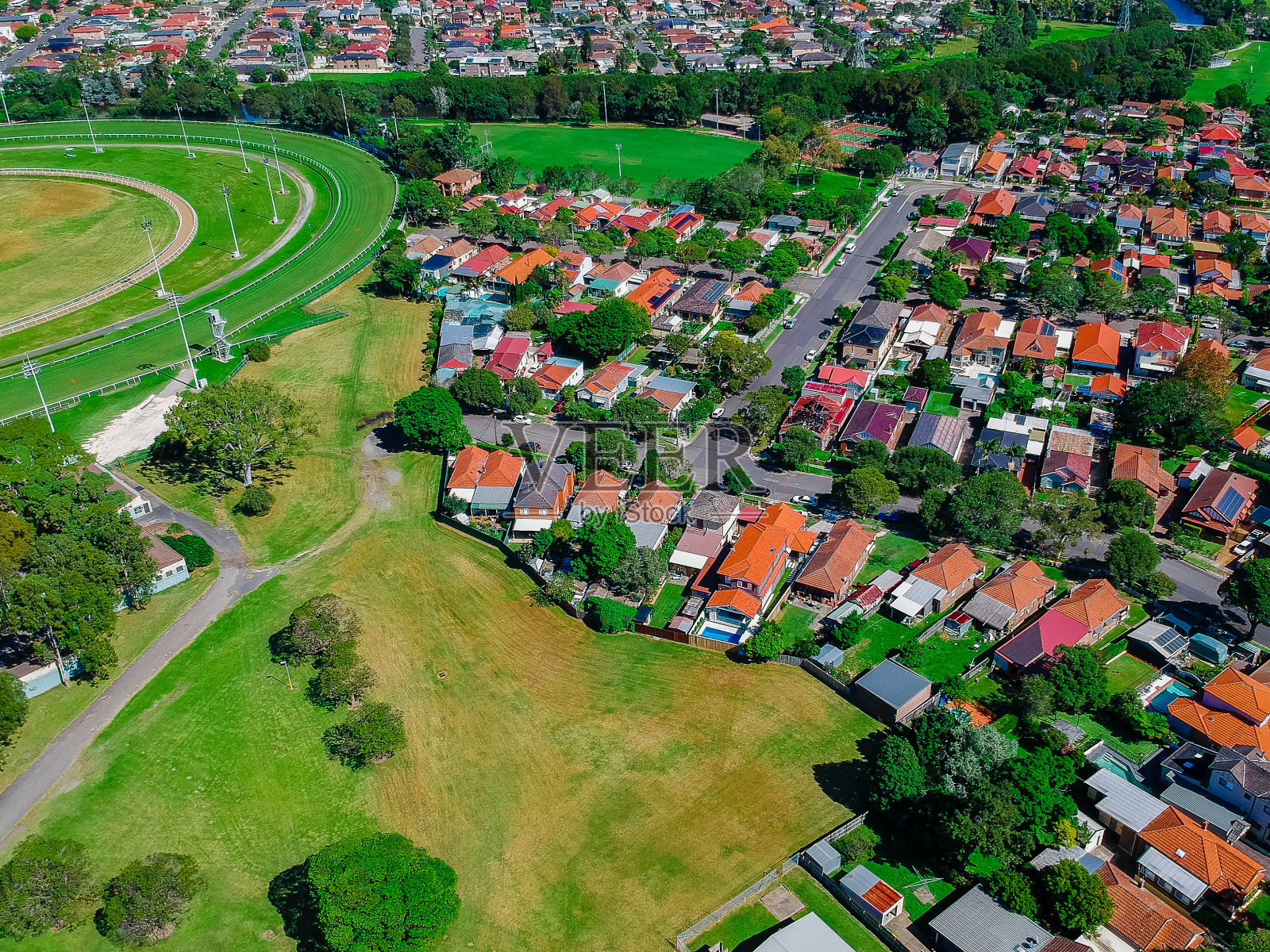 无人机鸟瞰图的郊区联邦住宅在悉尼新南威尔士澳大利亚照片摄影图片