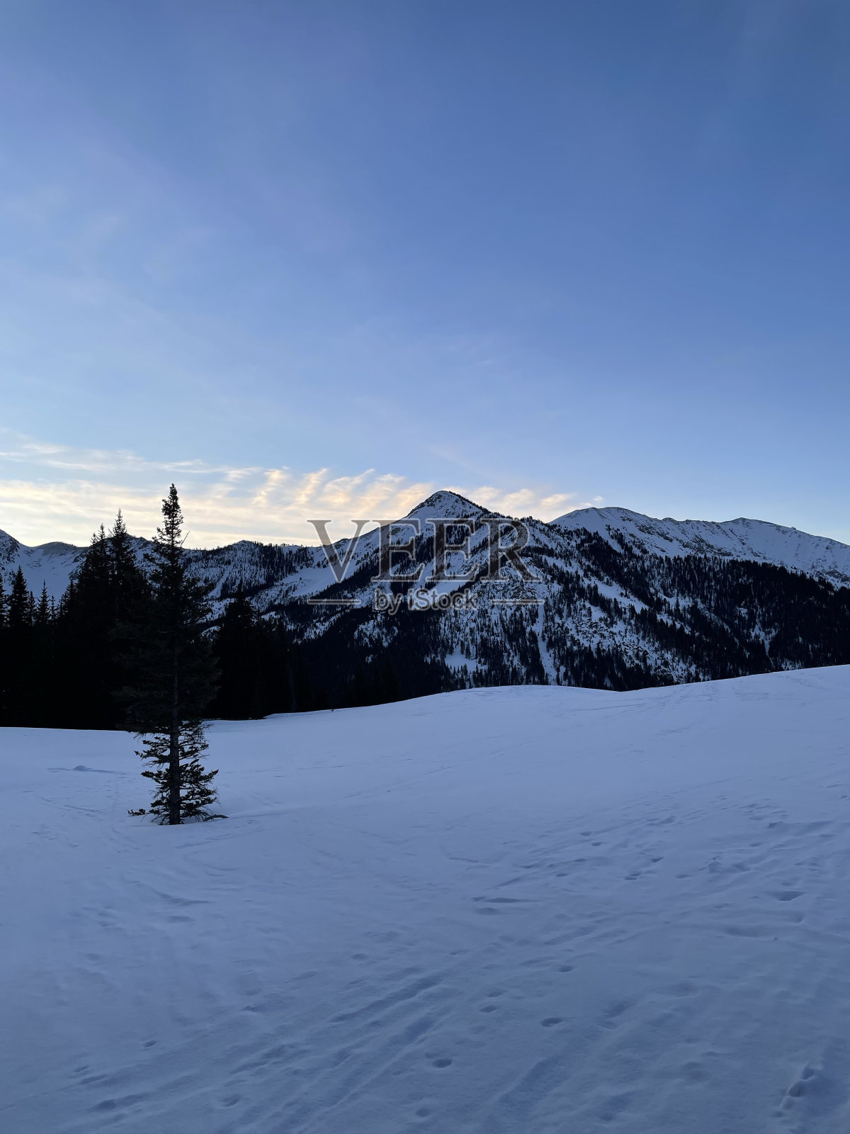 冬天的锯齿山照片摄影图片